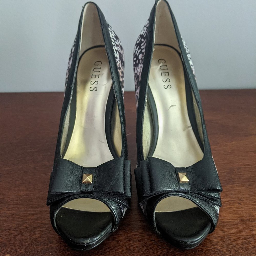 GUESS S7 Soft Fabric Floral Print Heel